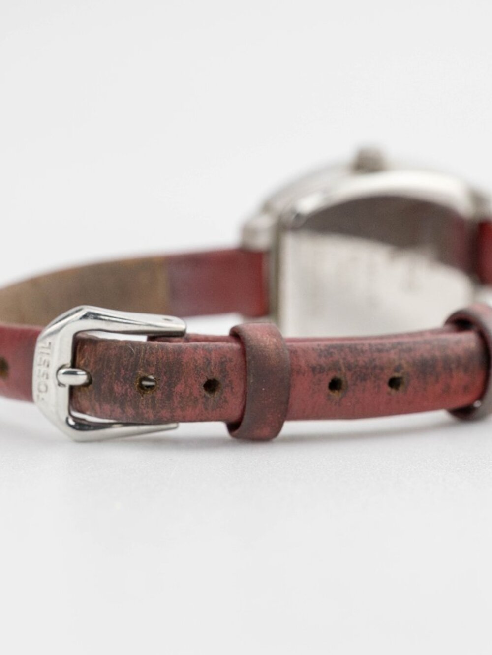 Fossil F2 ES-1641 Tonneau Red Leather Quartz Analog Women's Watch New Battery - Picture 4 of 9